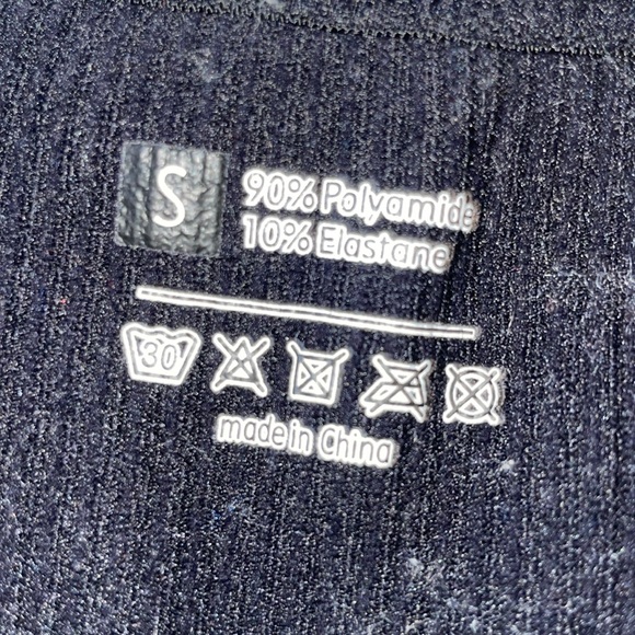 black halter top - Picture 4 of 4